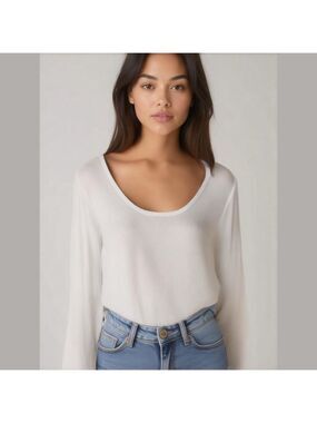 Just Be Women’s Shirt size large
